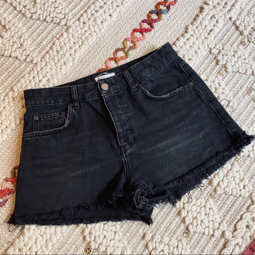 Sold ZARA Black High Rise Frayed Hem Denim Shorts - Picture 5 of 11